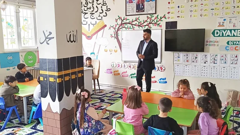 Taşlıçay Müftüsü Özmen, Kur’an Kursu Öğrencileriyle Buluştu