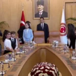 23 Nisan’da TBMM Başkanı Kurtulmuş, Koltuğunu Çocuklara Devretti