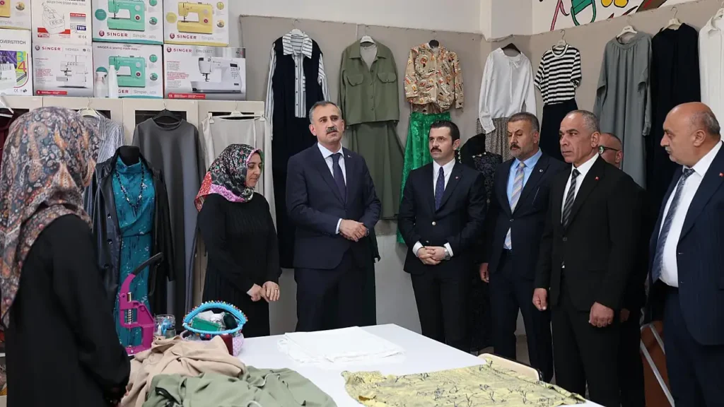 Vali Bozkurt, Tutak’ta Aile Destek Merkezi’ni Ziyaret Etti