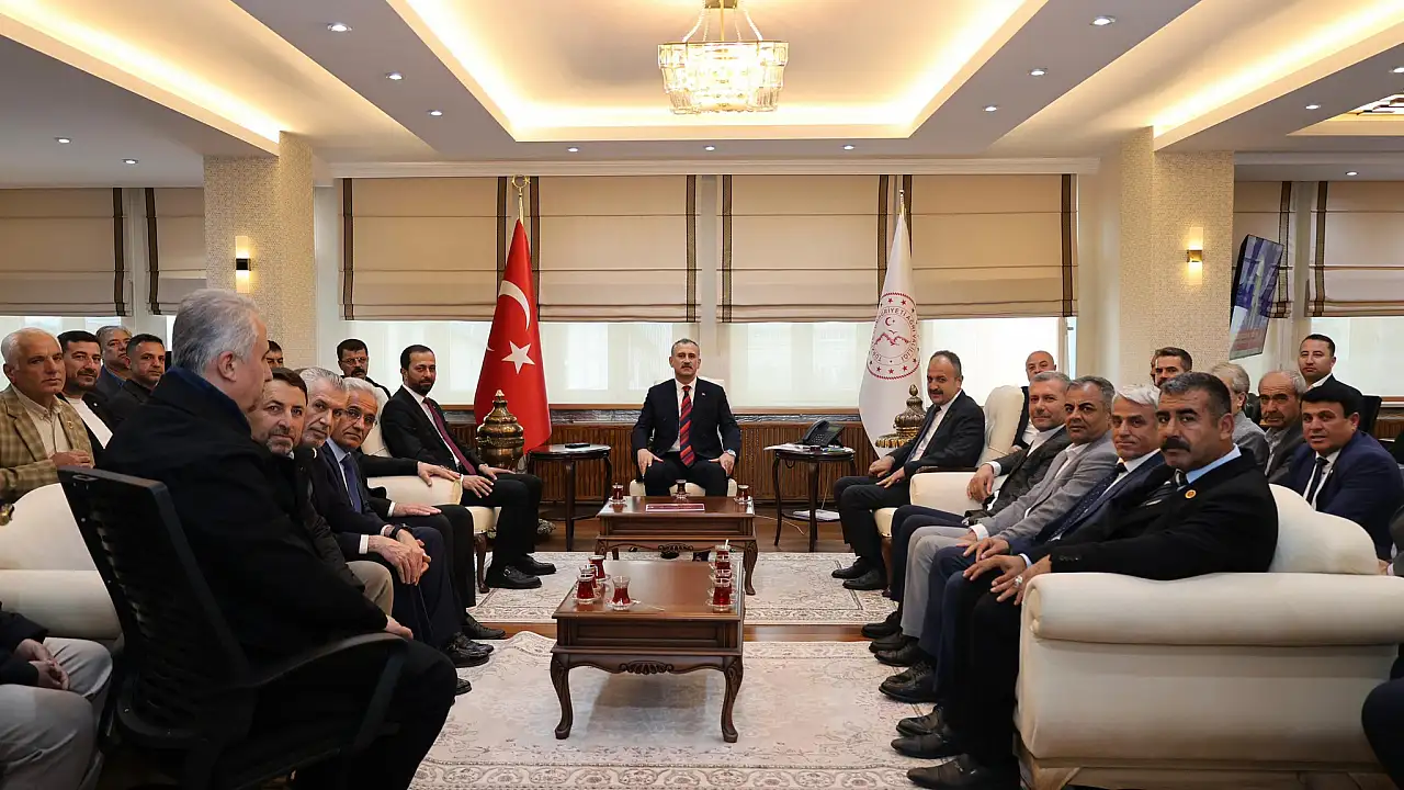 Vali Bozkurt, Yayladağı Heyetini Makamında Ağırladı