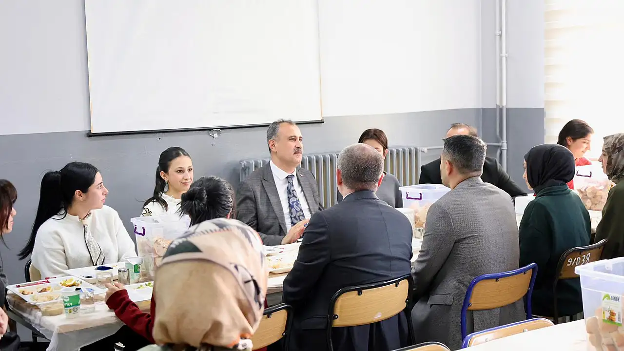 Ağrı Valisi Bozkurt, Öğrencilere Moral Verdi