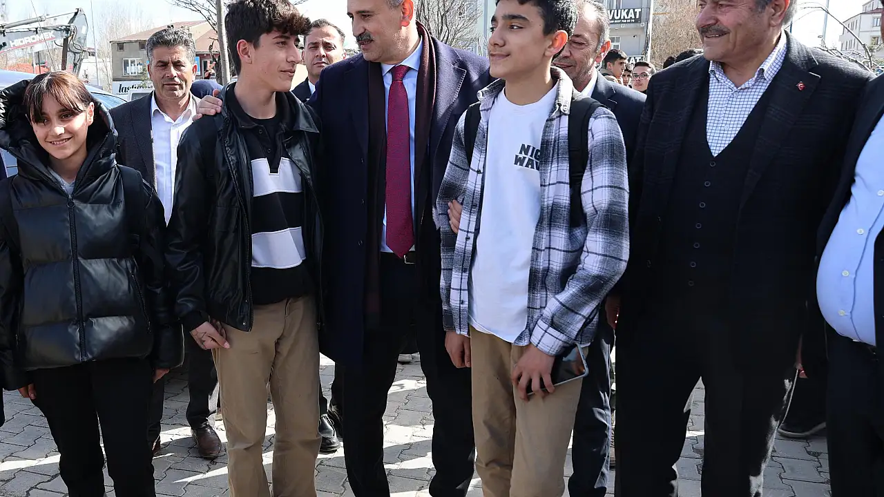 Vali Önder Bozkurt, Patnos’ta Gençlerle Buluştu