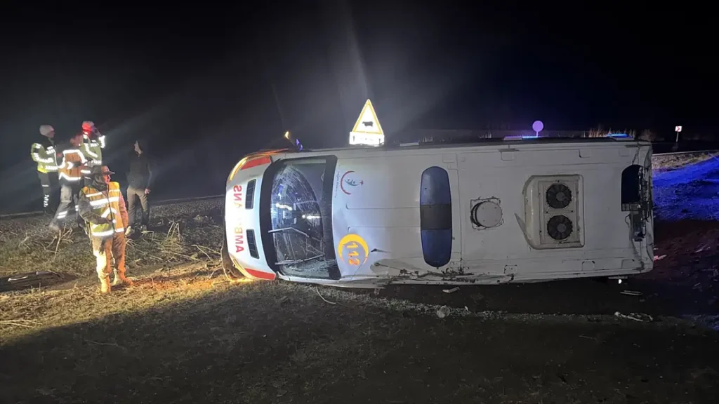 Muş’ta Ambulans Devrildi: 5 Kişi Yaralandı