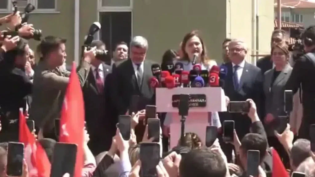 Burcu Köksal AK Parti ile Afyonkarahisar’a döndü!
