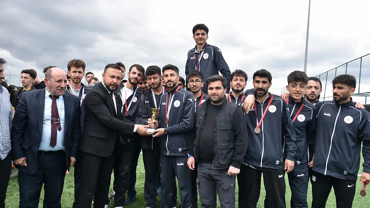 Ağrı KYK Futbol Takımı Erzurum’dan Üçüncülükle Döndü