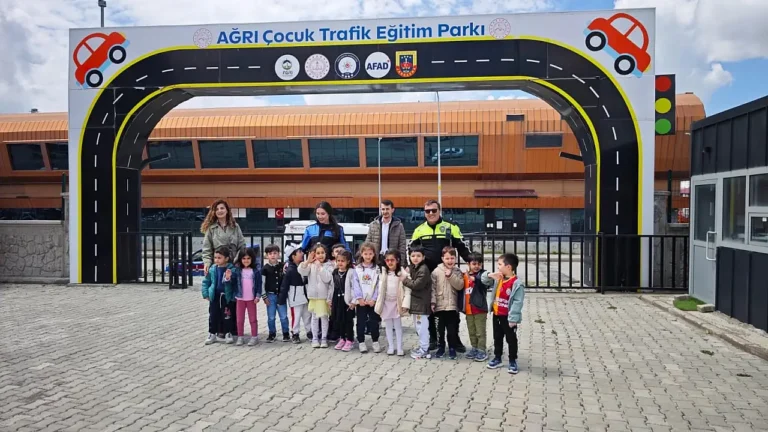 Ağrı Polisi Trafik Bilincini Artırmak İçin Sahada
