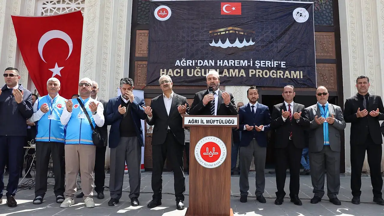 Ağrı Ulu Camii’nde Hacı Adaylarına Duygusal Uğurlama
