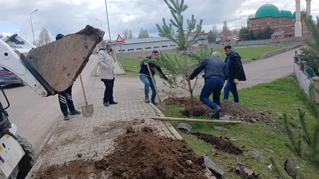 Ağrı’da Bahar ile Ağaçlandırma Seferberliği Başladı
