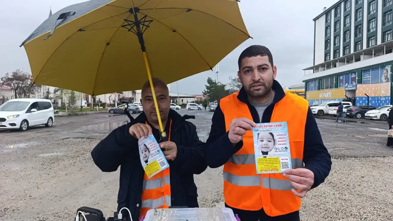 Ağrı’da Babasının Yağmur Altındaki Umut Dolu Bekleyişi