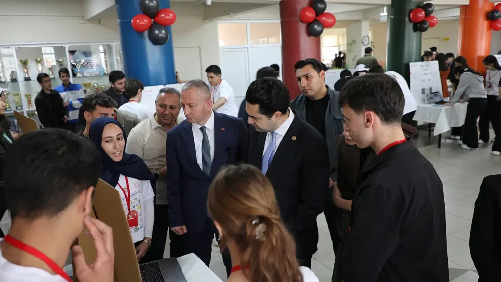 Ağrı’da Genç Mucitler Bilim Fuarında Projelerini Sergiledi