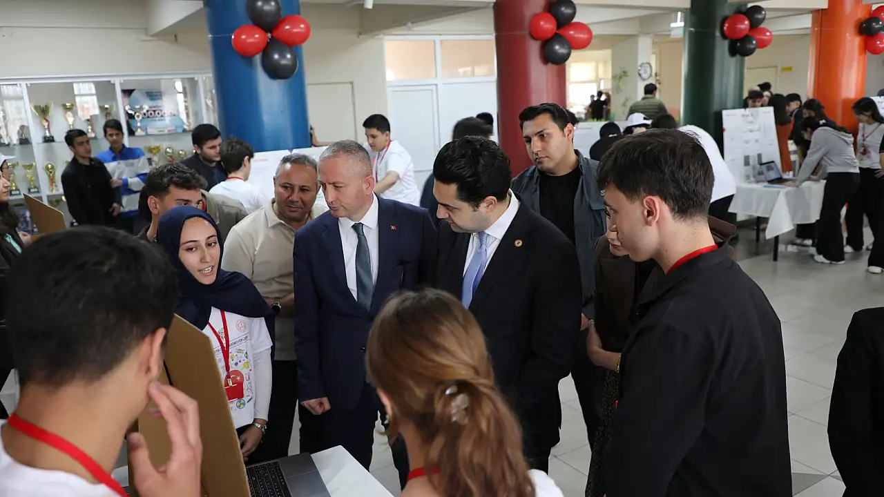Ağrı’da Genç Mucitler Bilim Fuarında Projelerini Sergiledi