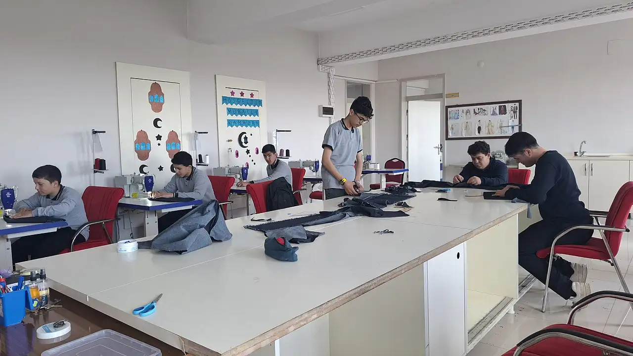 Ağrı’da Meslek Lisesi Öğrencileri Üretimle Geleceğe Hazırlanıyor