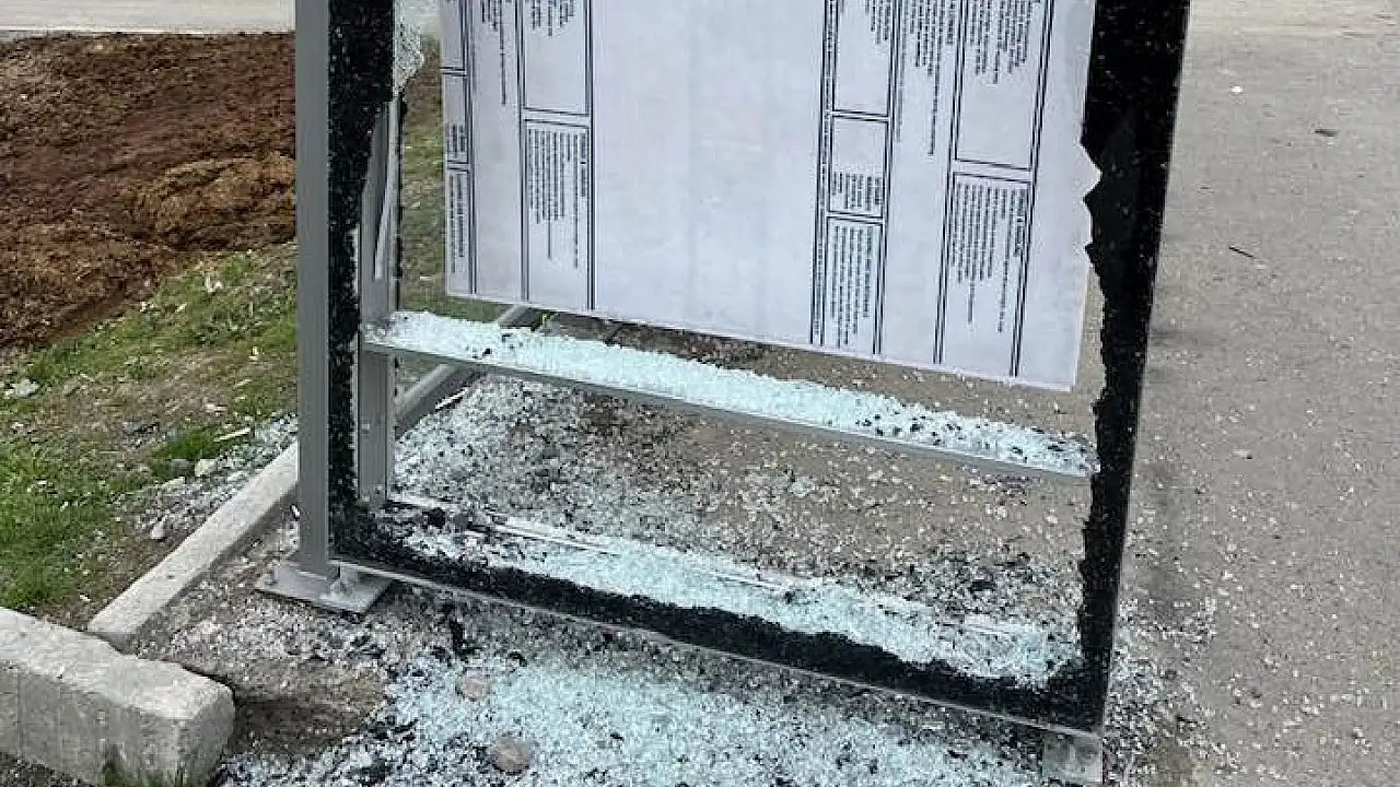 Ağrı’da Otobüs Durağına Yapılan Vandalizm Olayı