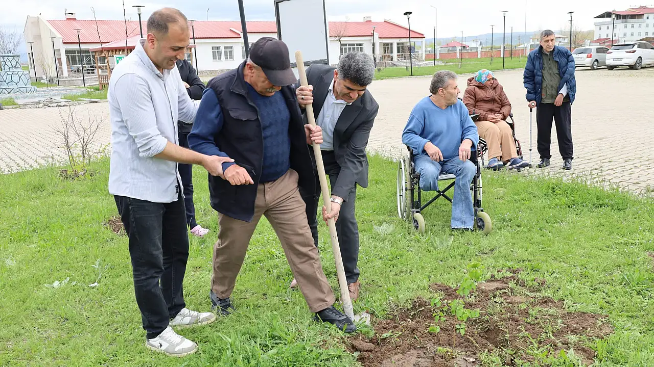 Ağrı’da Şehit anneleri ve engellilerle fidan dikim etkinliği düzenlendi
