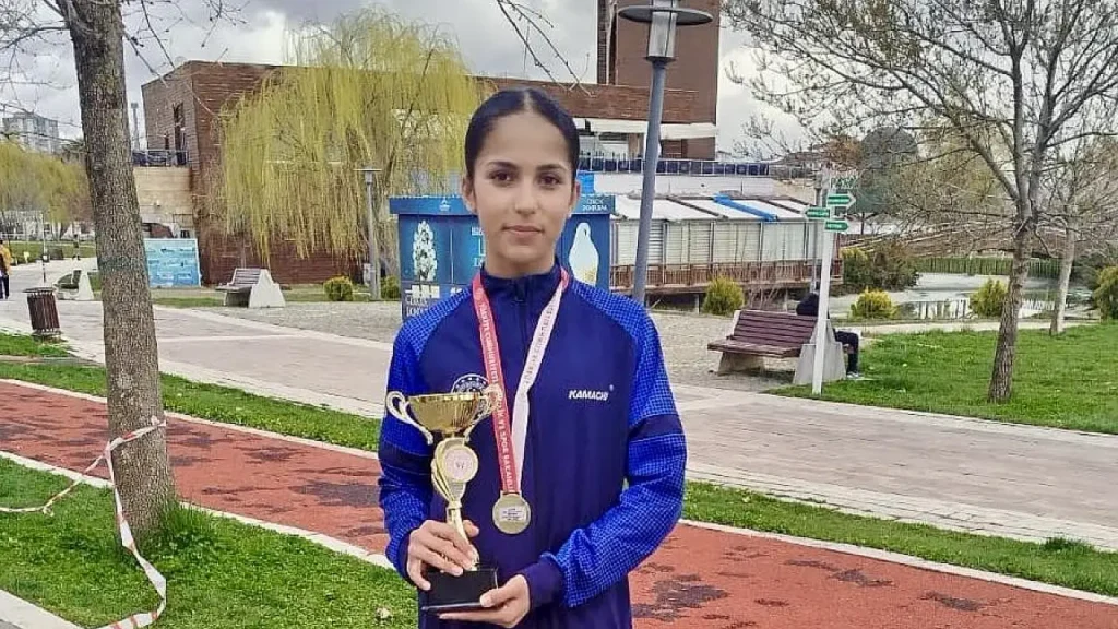 Eda Akdeniz Türkiye Atletizm Şampiyonu: 2 Bin Metrede Zafer