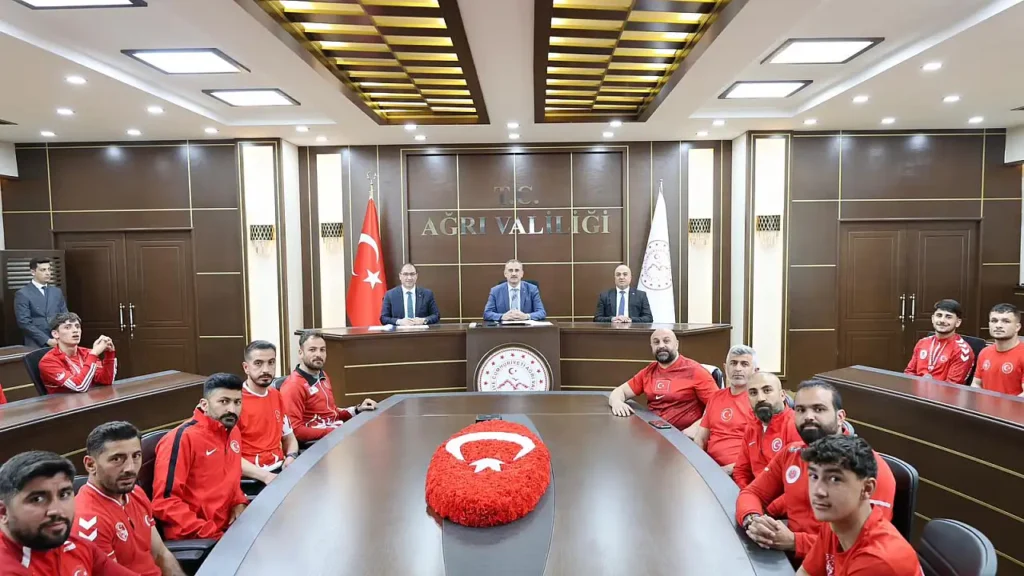 Ağrılı Sporcuların Başarısı Valilikte Kutlandı