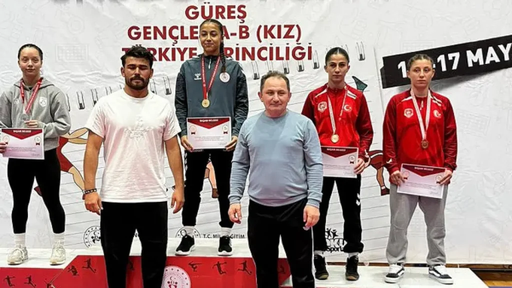 Ağrı’nın altın kızları madalyaları topladı