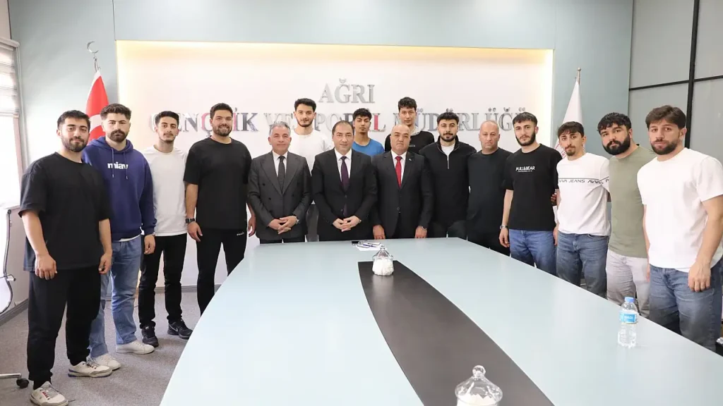 Ağrı Erkek Voleybol Takımı Türkiye Finalleri İçin Morale Doydu