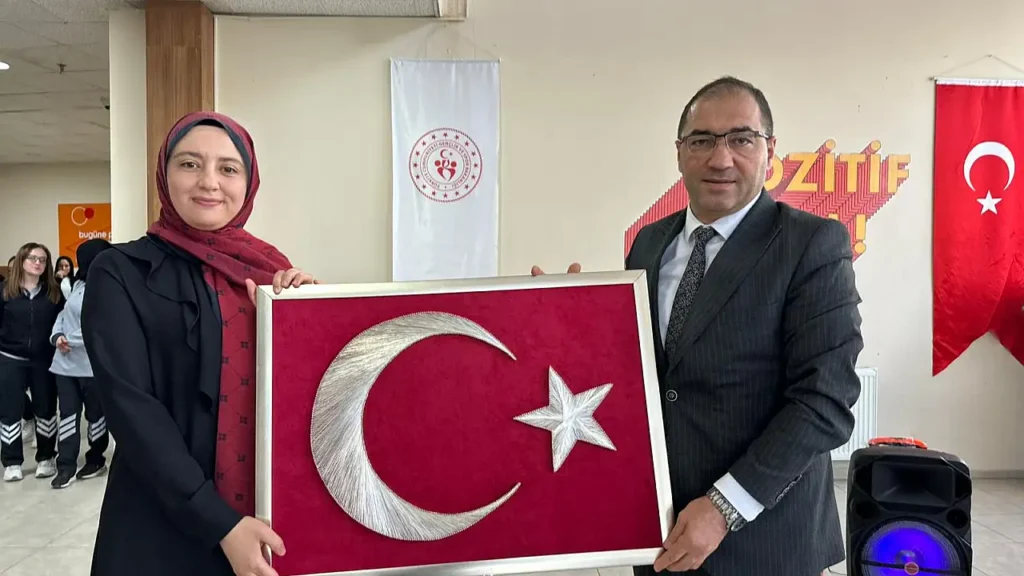 Ağrı’da Öğrencilerin El Emeği Sergisi Büyük İlgi Gördü