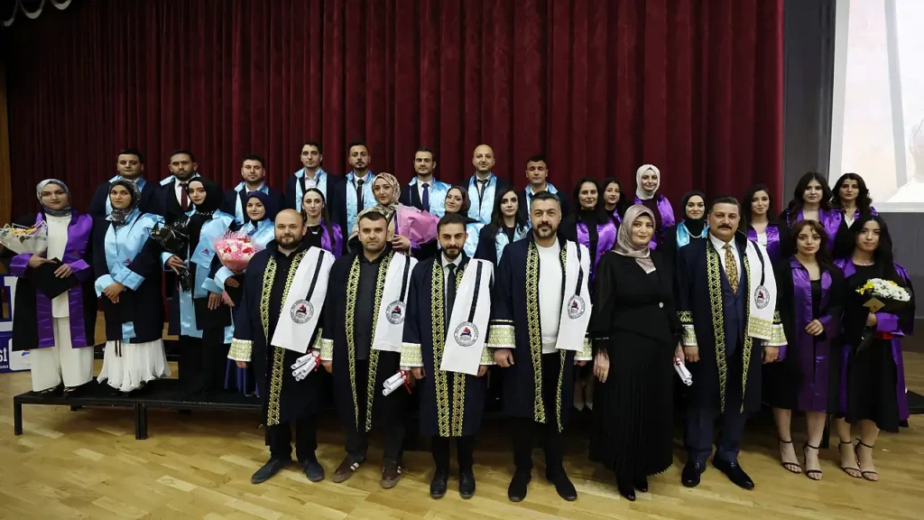 AİÇÜ Fen Edebiyat Fakültesi’nde Mezuniyet Töreni Coşkusu