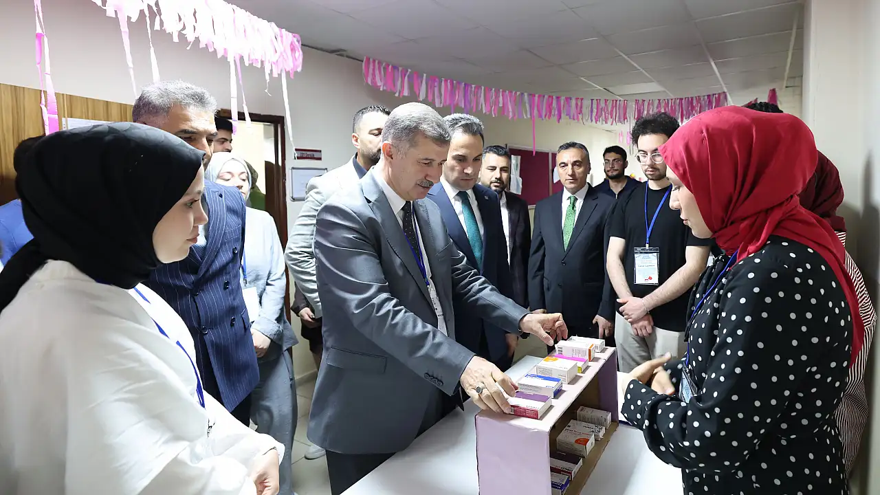 AİÇÜ’de Eczacılar Günü Kutlamaları Renklilikle Gerçekleşti