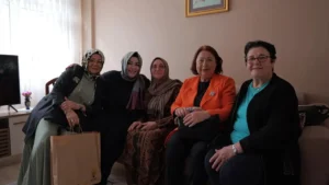 AK Parti İstanbul’da annelerin kapısını çaldı: Gönüllere dokunan anlamlı ziyaret!
