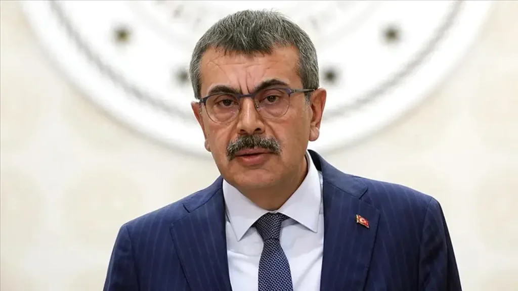 2026 Eğitim Sistemi Değişiyor mu? Ara Tatil Kaldırılacak mı?