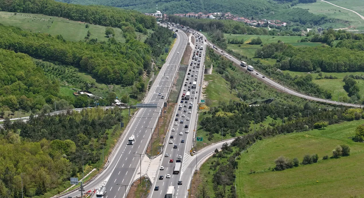 Bayram Trafiği Neden Erken Başladı? Uzun Kuyruklar Neler Getiriyor?