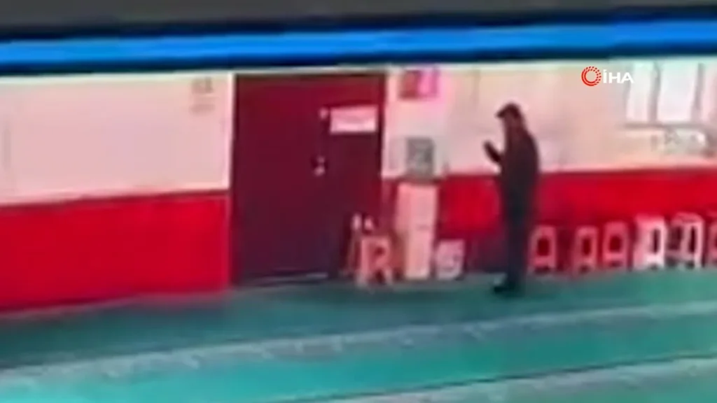 Camiye Girip Sadaka Kutularını Soyan Hırsız Kimdir?