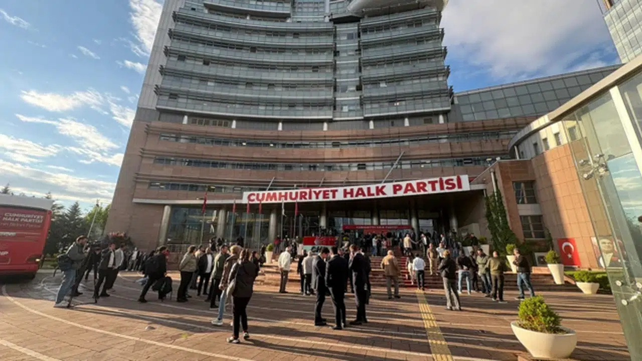 CHP’de Mali Engelleme: Kurultay İptalinin Sonuçları Nedir?