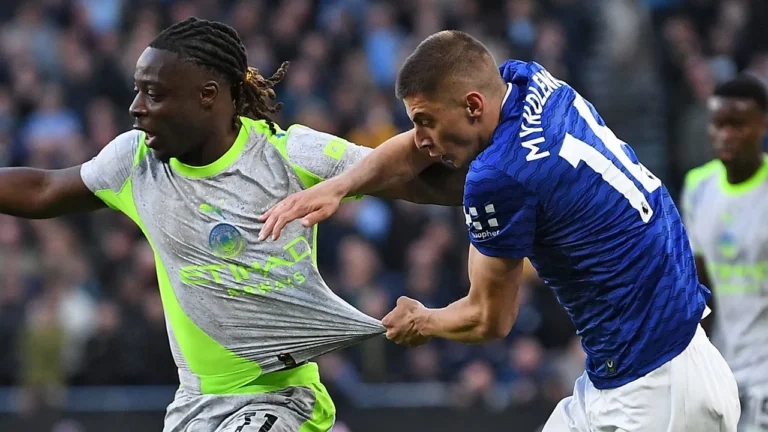 Manchester City, Everton karşısında son dakikada puanı kurtardı