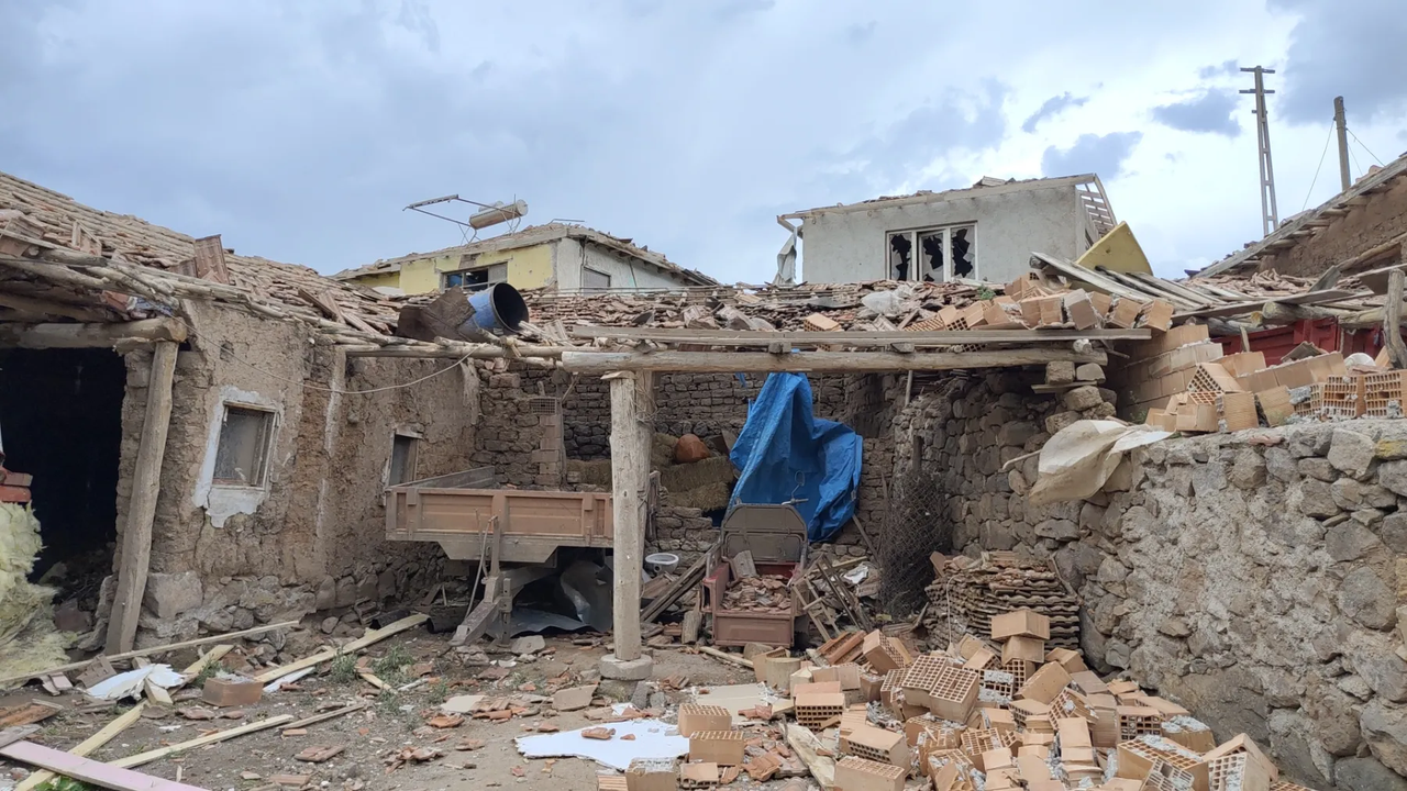 Sungurlu’da Hortum Faciası: 5 Yaralı ve Hasar Tespit Edildi