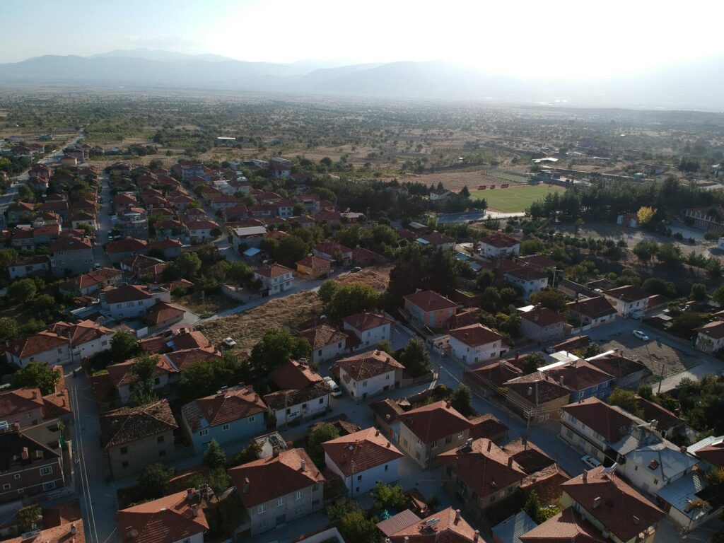 Denizli’de gizemli yangın: 3 ev küle döndü
