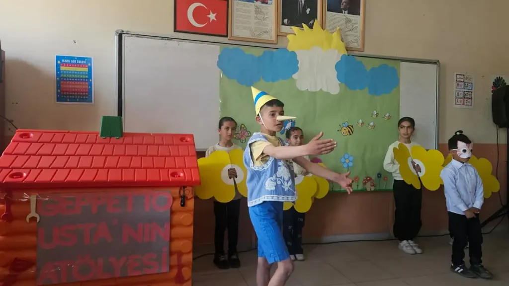 Diyadin’de öğrencilerden “Pinokyo” gösterisi büyük beğeni topladı