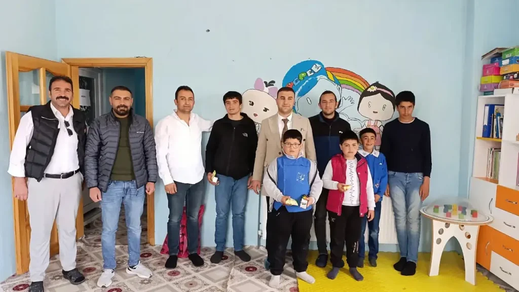 Diyadin’de Özel Çocuklara Anlamlı Hediyeler Verildi