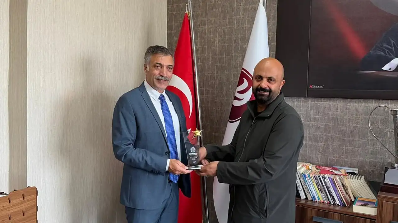 Eğitime Destek Veren Cengiz Cin’e TSO’dan Plaket