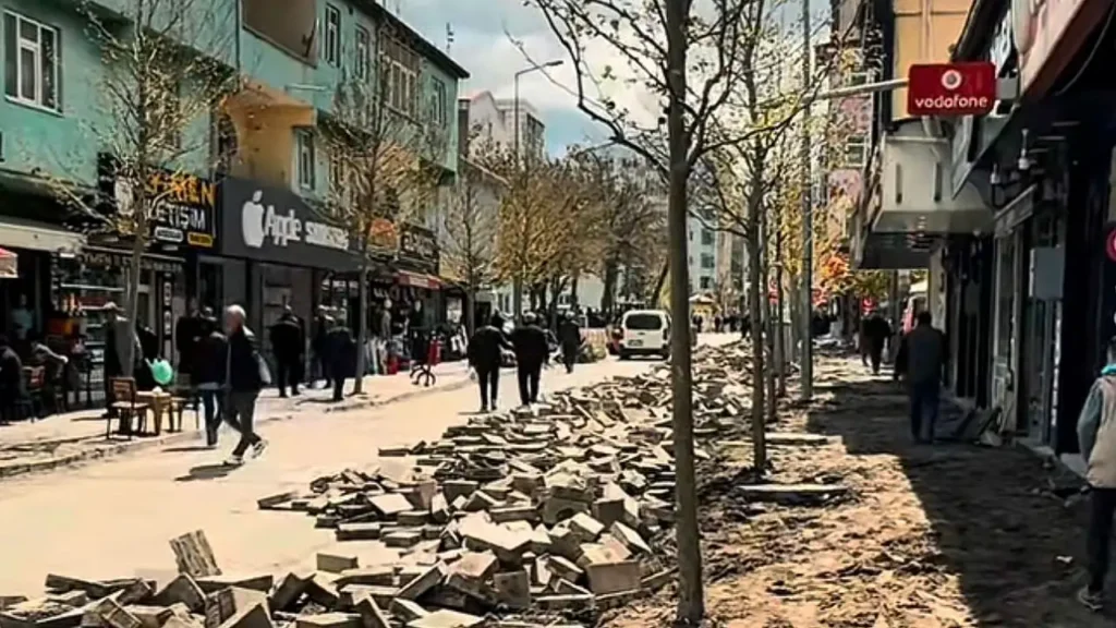 Doğubayazıt’ta Kaldırımlar Yenileniyor: Şehir Daha Estetik Olacak