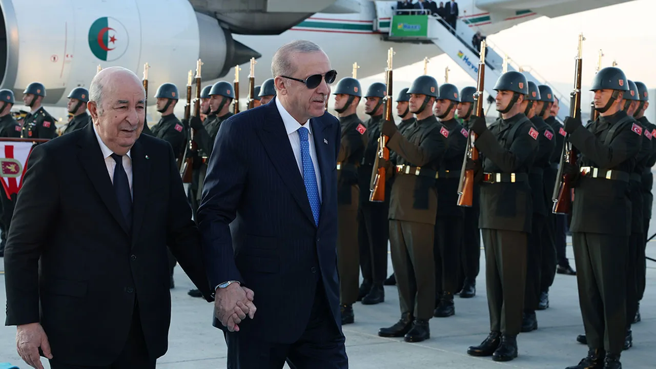 Cezayir Cumhurbaşkanı Tebbun, Erdoğan’la Türkiye’de Buluştu