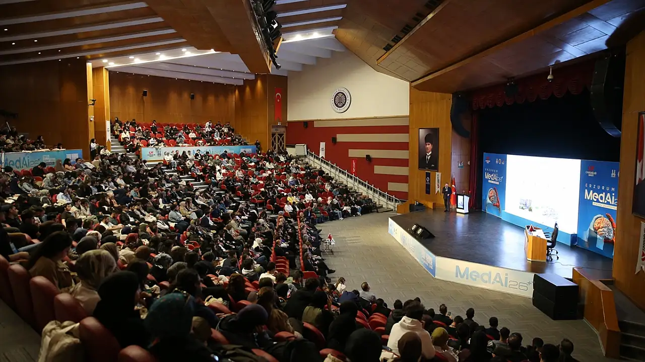 Erzurum’da Tıpta Yapay Zeka Zirvesi Neleri Tartışıyor?
