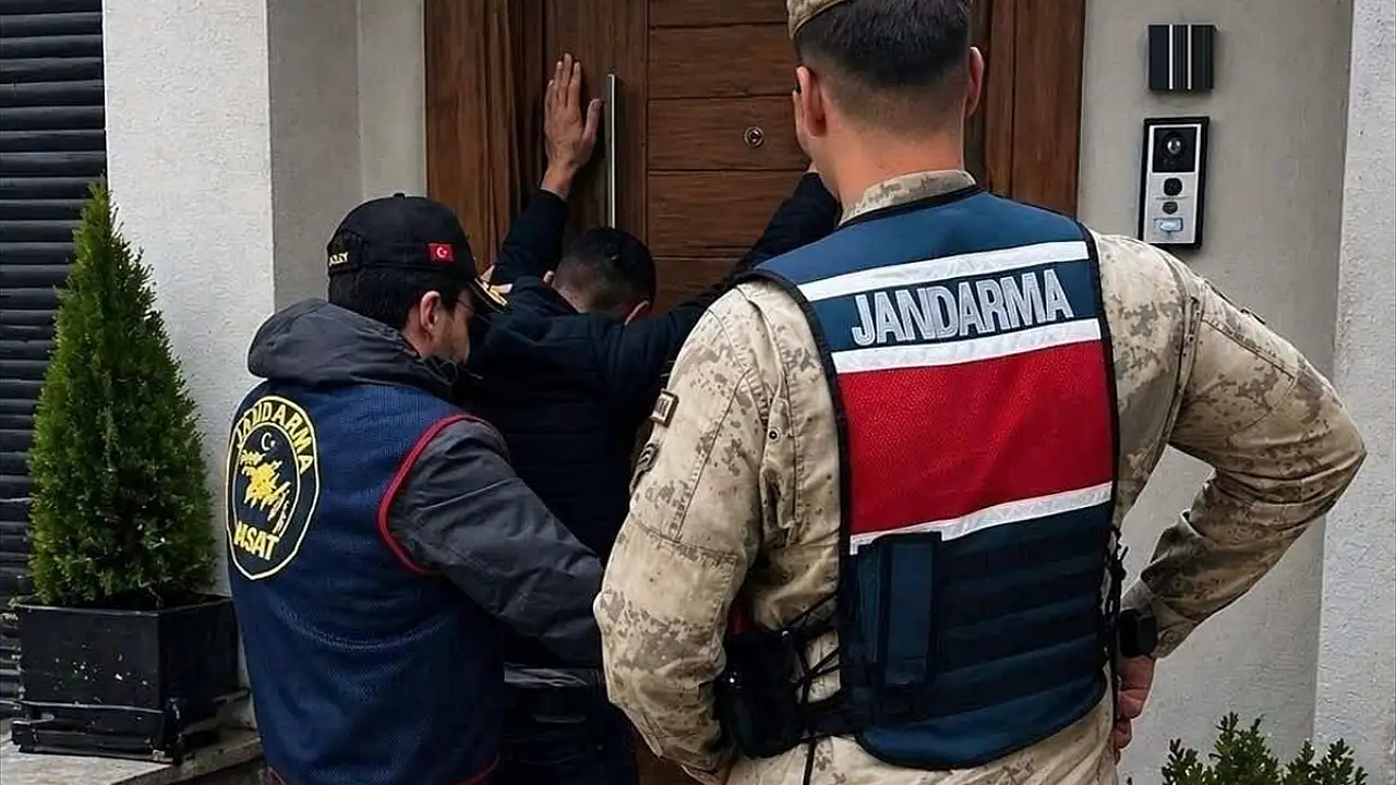 Erzurum’da yıllardır aranan firariler böyle yakalandı