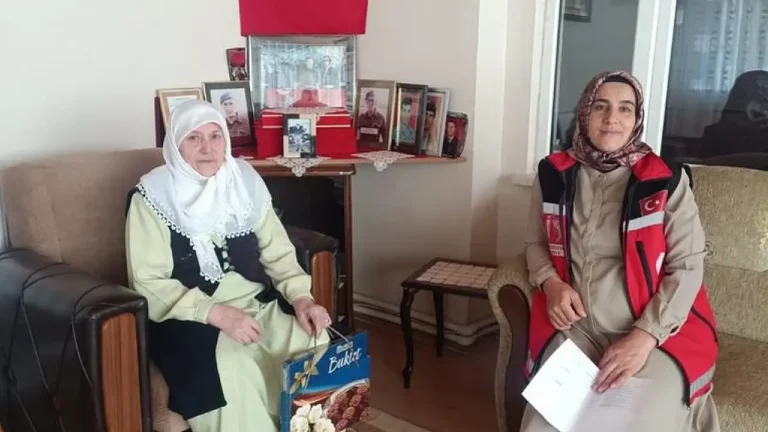 Şehit Annelerine Anlamlı Anneler Günü Ziyareti