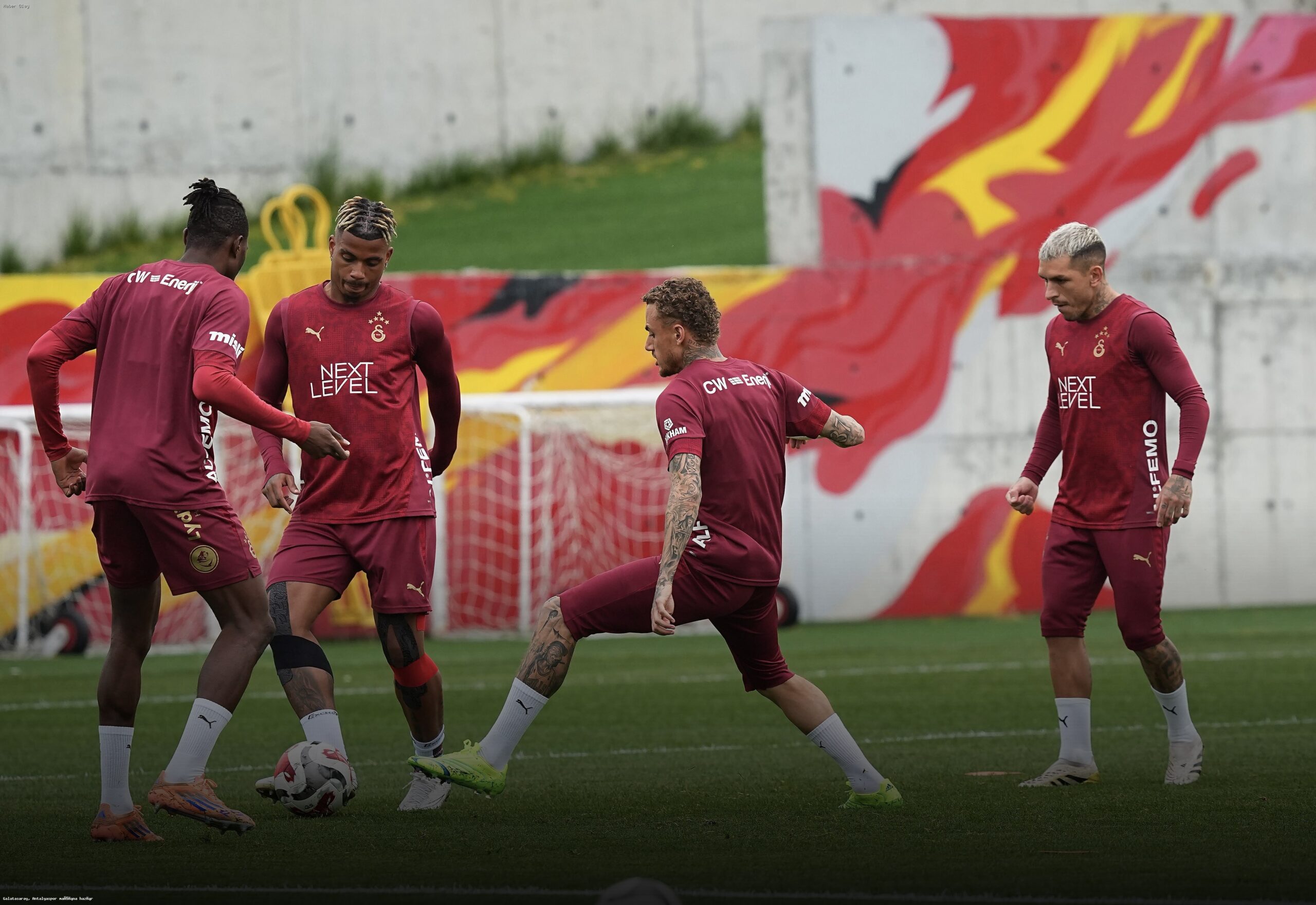 Galatasaray, Antalyaspor ile Zorlu Maç İçin Hazırlıklarını Tamamladı