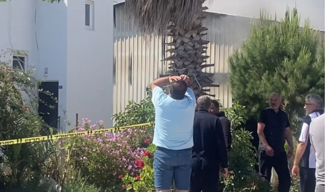 Antalya’da Geri Dönüşüm Tesisinde Yangın: Gözyaşlarıyla İzledi