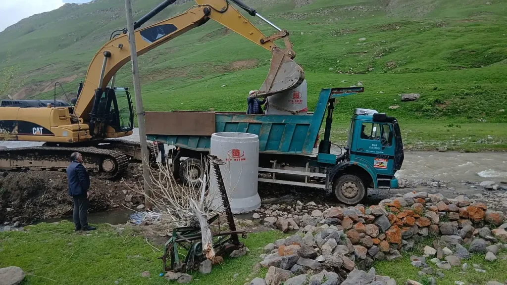Hamur’da sel riskine karşı beton büz hamlesi