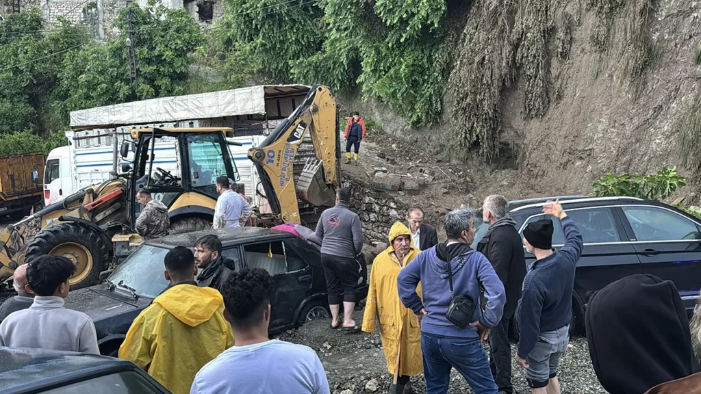 Hatay’da Sağanak Nedeniyle Heyelan: 2 Kişi Kayboldu