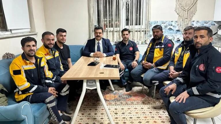 Ağrı İl Müdürü Acu, Gece Çalışan Sağlık Personeline Moral Ziyareti Yaptı