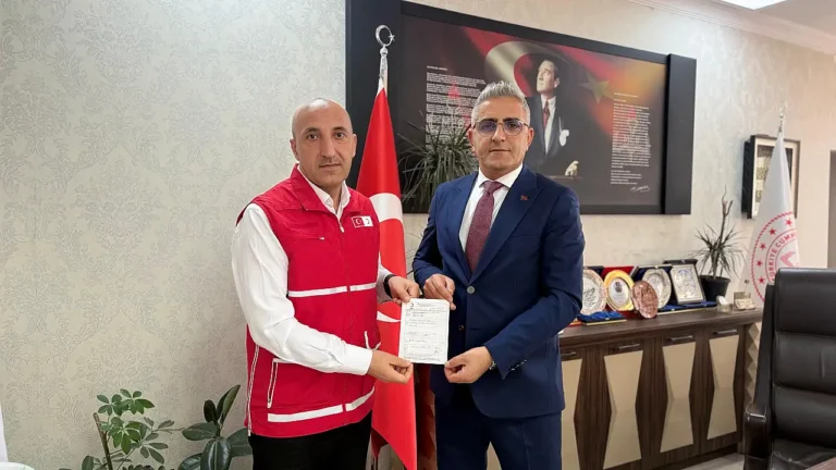 Davut Şen, Kurban Vekaletini Kızılay’a Bağışladı