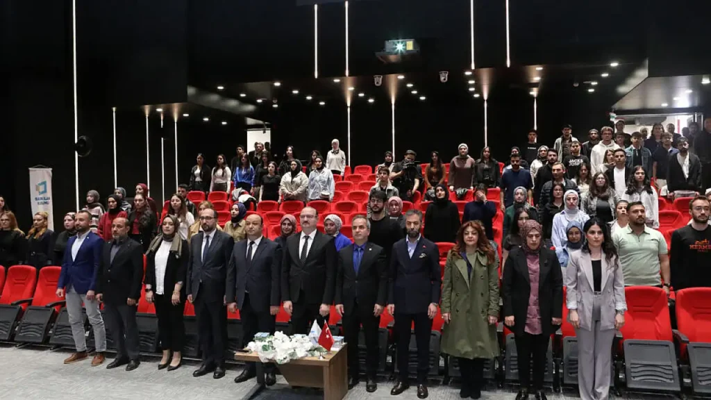 İletişim Öğrencileri 15 Temmuz’un Anlamını Manşetlerle Yaşattı