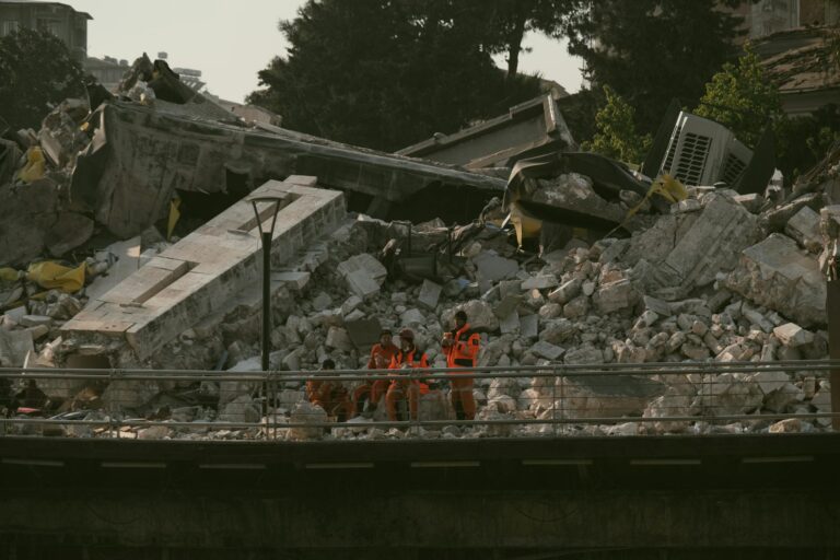 İzmir’de korkutan deprem: Son gelişmeler neler?