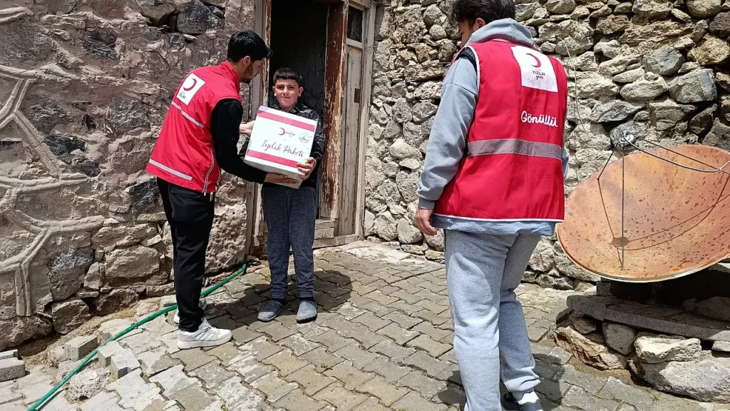Diyadin’de Kızılay İhtiyaç Sahiplerine Destek Olmaya Devam Ediyor